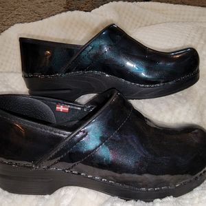 Sanita Black Iridescent Professional Clogs (39)